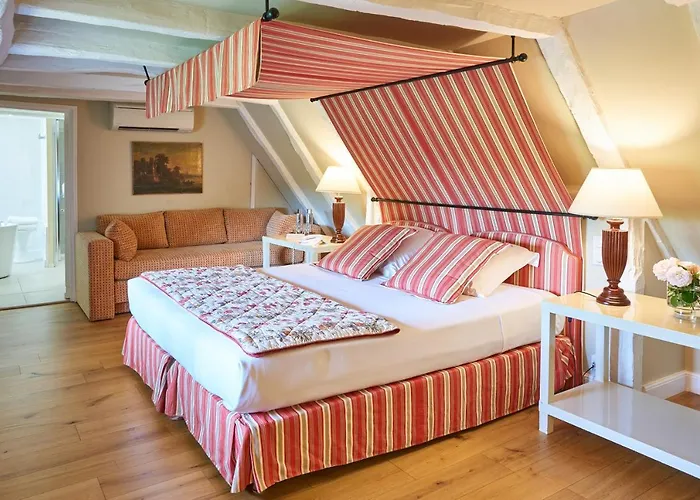 Le Vieux Logis מלון 4*